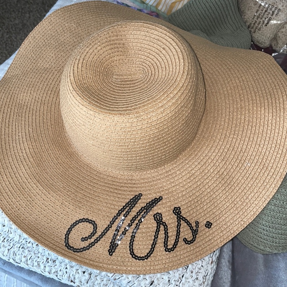 Sun hat mrs.